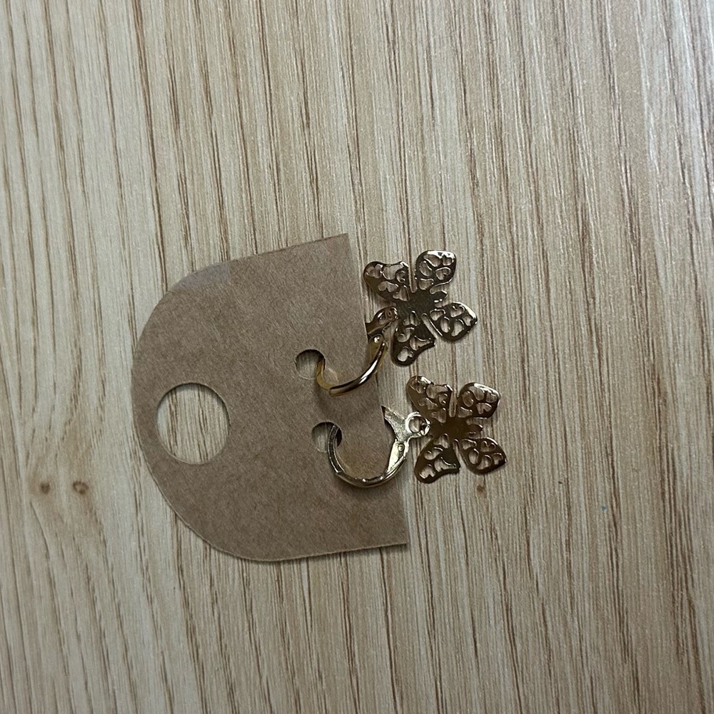 Gold color Butterfly Earrings 1 - Picture 7 of 8